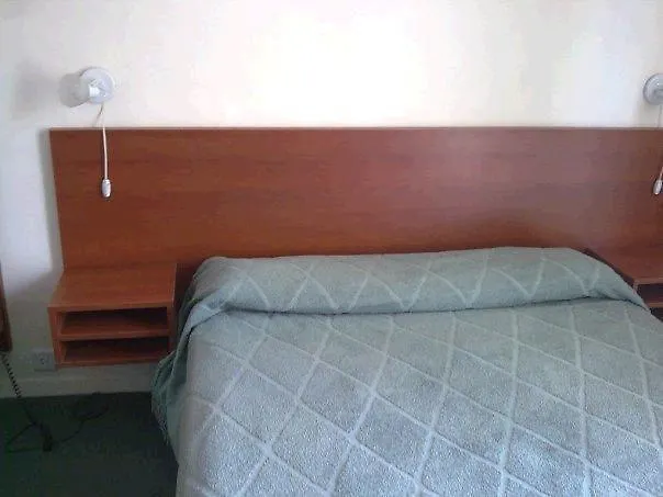 Zimmer mit Kingsize-Bett